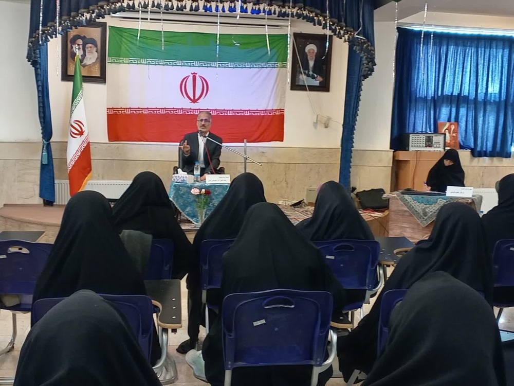 برگزاری کرسی آزاداندیشی در مدرسه علمیه دولت آباد با محوریت پاسخ به شبهات تحولات اخیر کشور