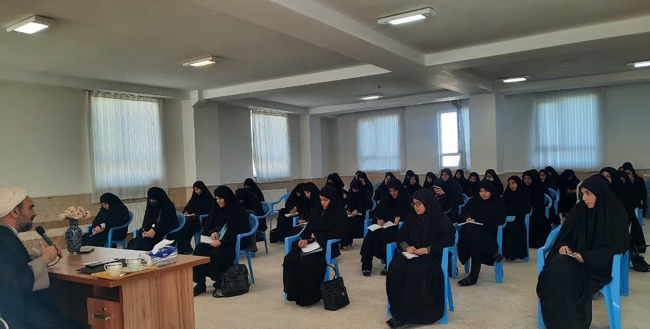 برگزاری کارگاه تخصصی احکام با موضوع احکام نوظهور در مدرسه علمیه شهرستان کوهدشت