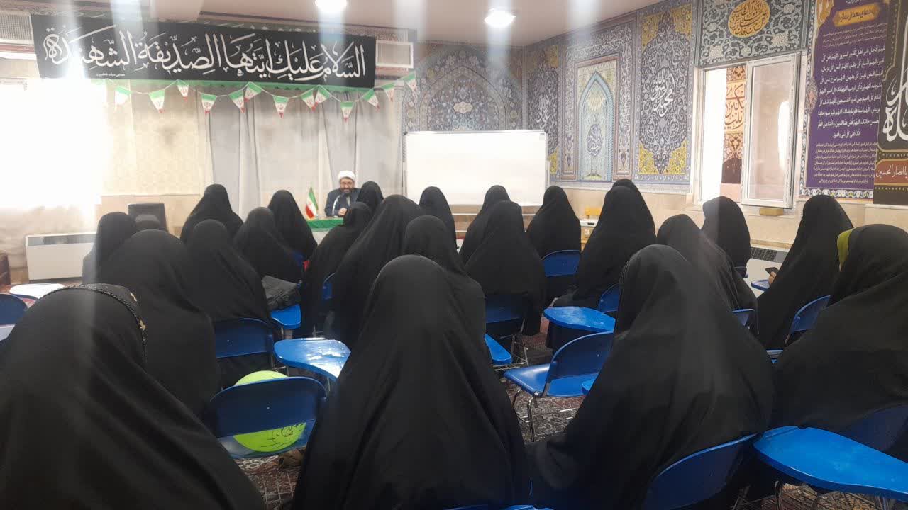 برگزاری نشست عفاف و حجاب در مدرسه علمیه شهرستان دلفان