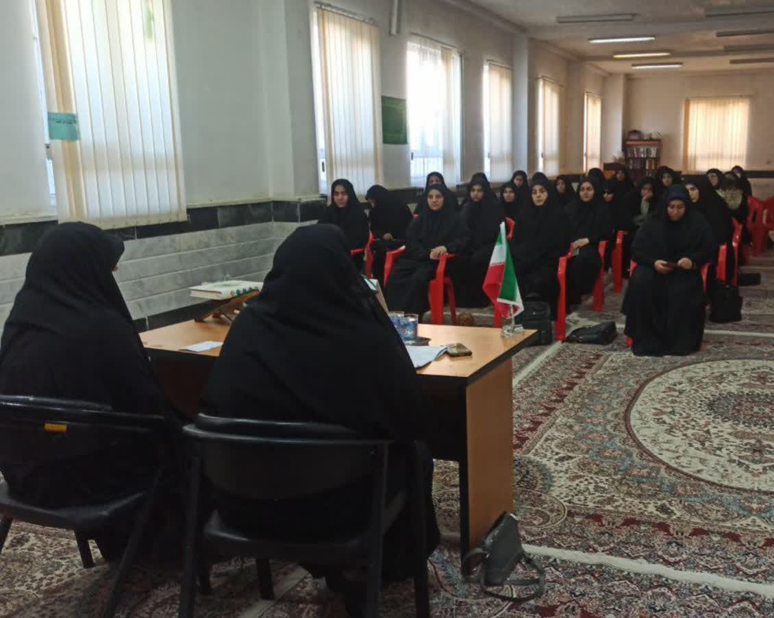 برگزاری کرسی آزاداندیشی با موضوع «زن و استقلال مالی؛ آری یا خیر؟» در حوزه علمیه شهرستان پلدختر 