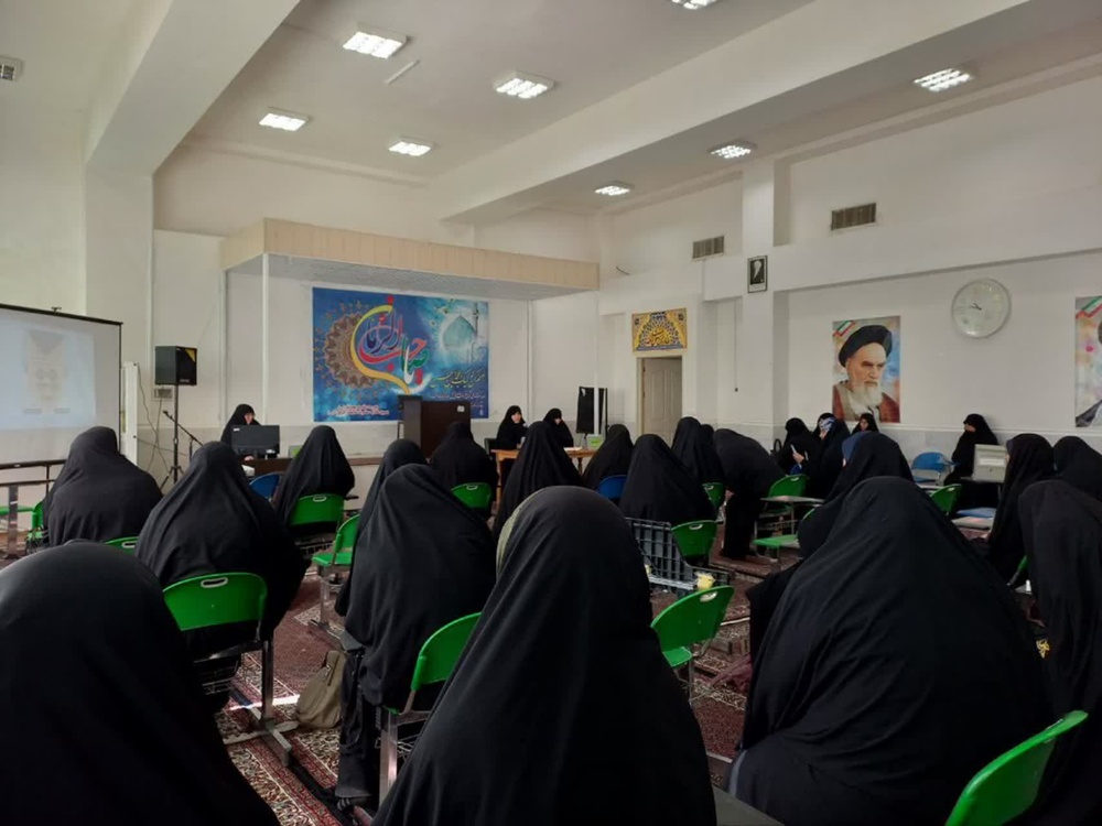 برگزاری کرسی علمی ـ ترویجی با موضوع «نقش شناخت و گرایش فطری در تربیت علمی انسان از منظر قرآن» در مدرسه علمیه بروجرد