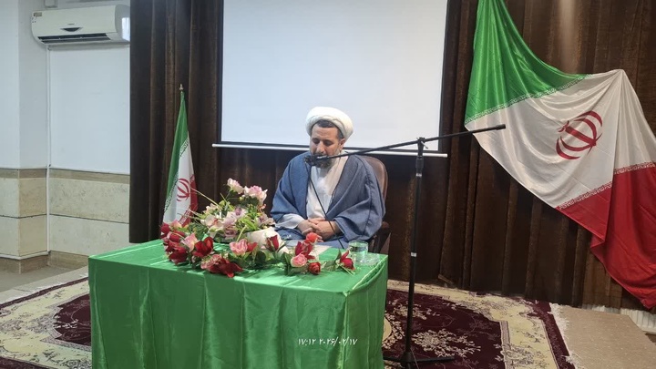 برگزاری آیین استغاثه به امام زمان(عج) در حوزه علمیه ریحانه‌النبی(س) سنندج