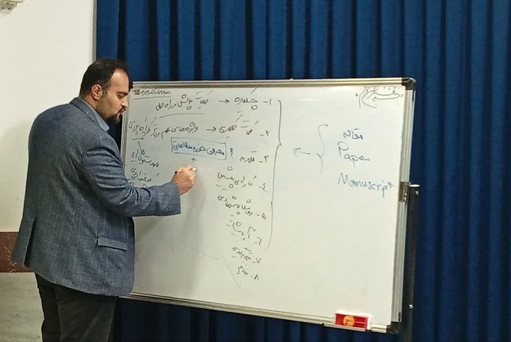 نشست تخصصی «مقاله‌نویسی گام‌ به‌ گام» در مدرسه علمیه الزهرا(س) قروه برگزار شد