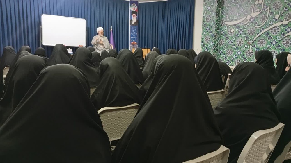 کارگاه «سبک زندگی اسلامی در تغذیه و خواب» در مرکز تخصصی الزهرا(س) قروه برگزار شد