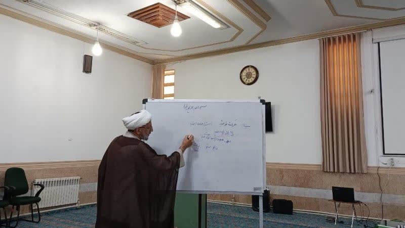 استغفار طهارت روح برای ورود به ماه رمضان است/ تمسک به ظاهر قرآن در ماه نزول