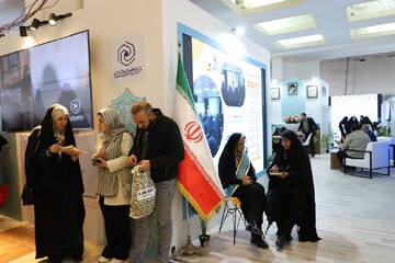 تصاویر/ دومین شب فعالیت غرفه حوزه‌های علمیه خواهران در نمایشگاه بین‌المللی قرآن کریم