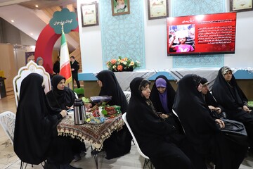تصاویر/ دومین شب فعالیت غرفه حوزه‌های علمیه خواهران در نمایشگاه بین‌المللی قرآن کریم