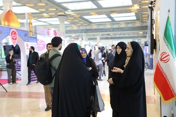 تصاویر/ دومین شب فعالیت غرفه حوزه‌های علمیه خواهران در نمایشگاه بین‌المللی قرآن کریم