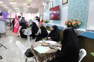 تصاویر/ دومین شب فعالیت غرفه حوزه‌های علمیه خواهران در نمایشگاه بین‌المللی قرآن کریم