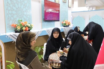 تصاویر/ دومین شب فعالیت غرفه حوزه‌های علمیه خواهران در نمایشگاه بین‌المللی قرآن کریم