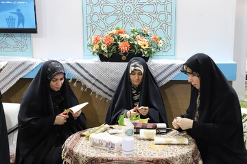 تصاویر/ دومین شب فعالیت غرفه حوزه‌های علمیه خواهران در نمایشگاه بین‌المللی قرآن کریم