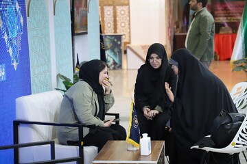 تصاویر/ دومین شب فعالیت غرفه حوزه‌های علمیه خواهران در نمایشگاه بین‌المللی قرآن کریم