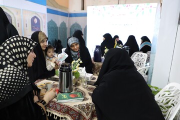 تصاویر/ فعالیت غرفه حوزه‌های علمیه خواهران در سومین شب نمایشگاه بین‌المللی قرآن کریم