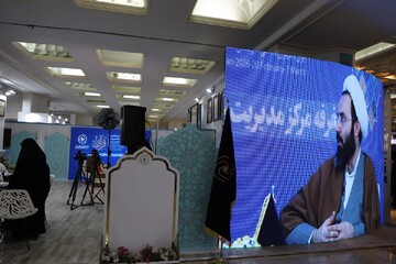 تصاویر/ فعالیت غرفه حوزه‌های علمیه خواهران در سومین شب نمایشگاه بین‌المللی قرآن کریم