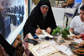 تصاویر/ فعالیت غرفه حوزه‌های علمیه خواهران در سومین شب نمایشگاه بین‌المللی قرآن کریم