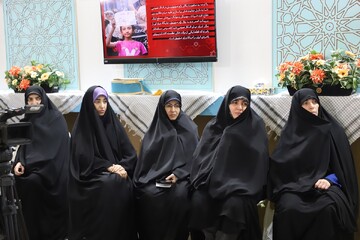 تصاویر/ فعالیت غرفه حوزه‌های علمیه خواهران در سومین شب نمایشگاه بین‌المللی قرآن کریم