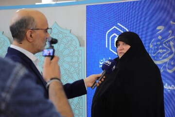 تصاویر/ فعالیت غرفه حوزه‌های علمیه خواهران در سومین شب نمایشگاه بین‌المللی قرآن کریم