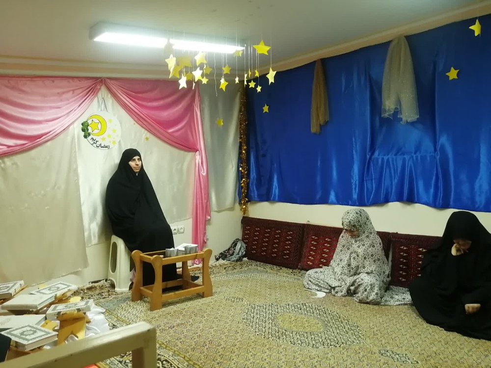 صبر و نماز کلید عبور از چالش‌های دوران طلبگی است