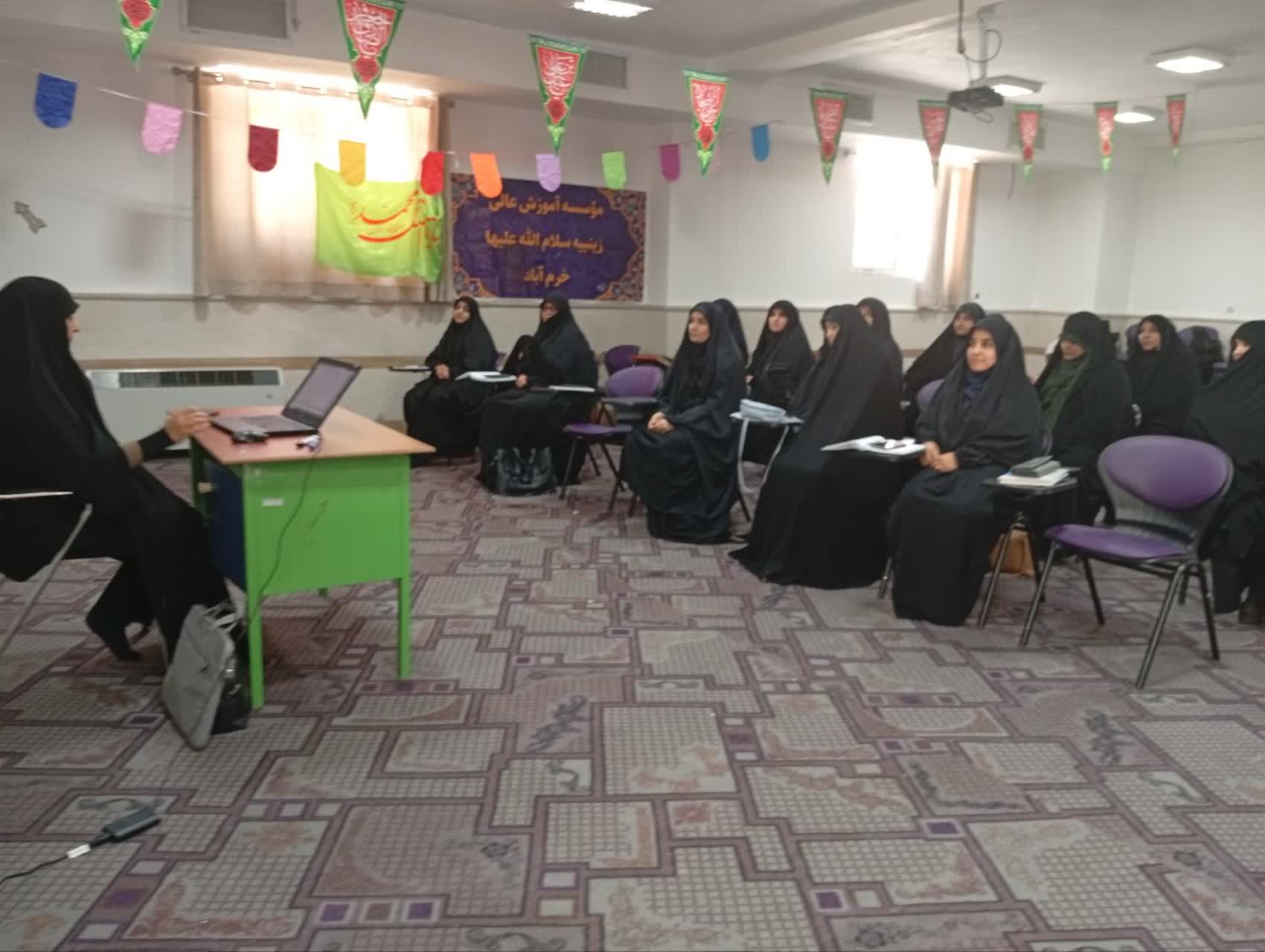 نشست علمی - پژوهشی در مدرسه علمیه خرم‌آباد