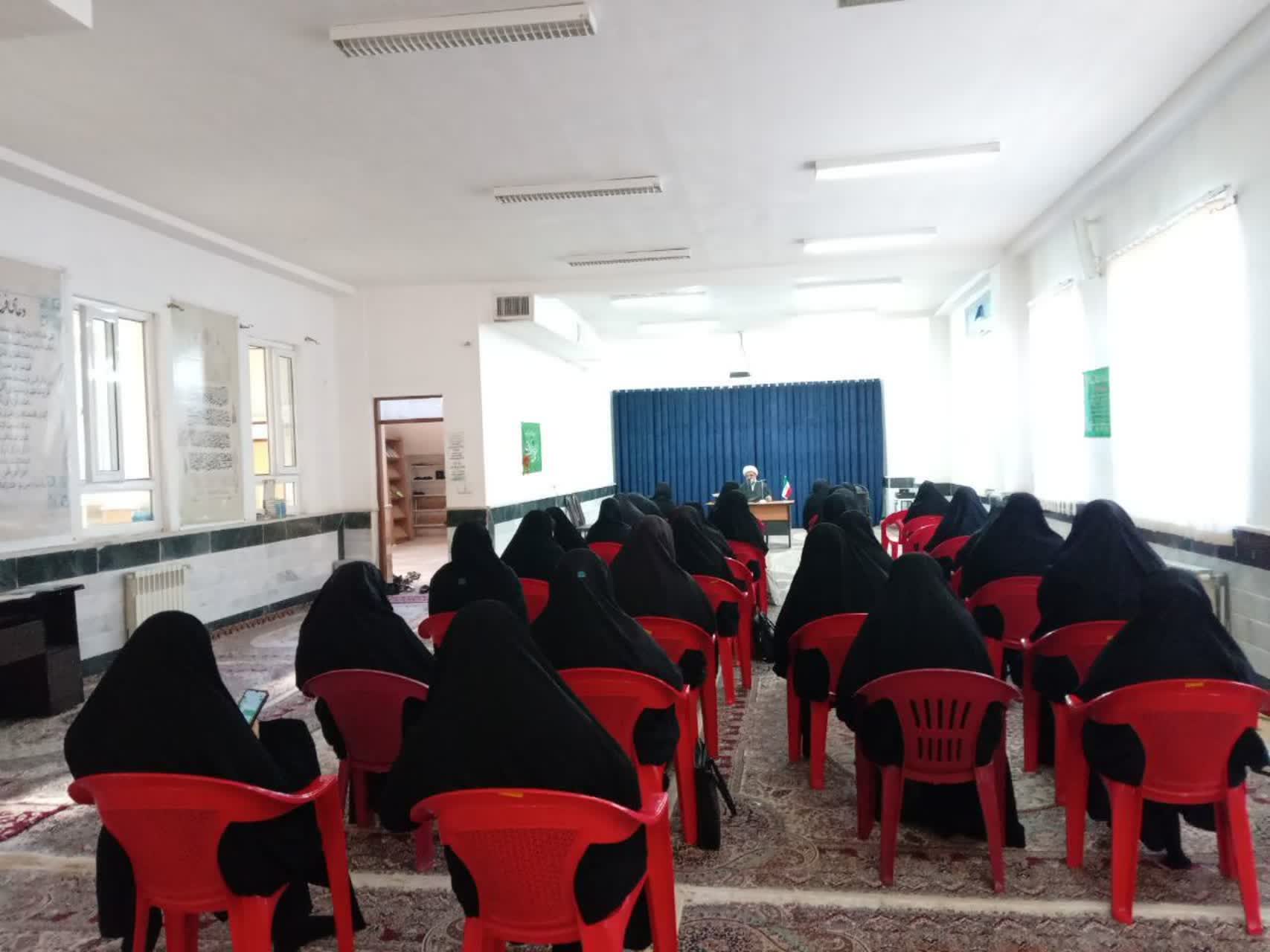 جلسه اخلاق عمومی در مدرسه علمیه الزهرا پلدختر