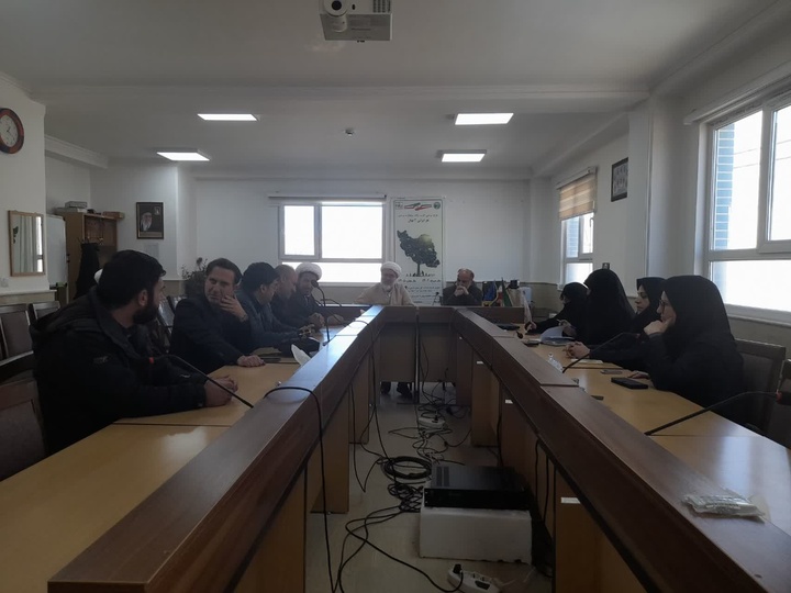 گسترش فرهنگ منابع طبیعی در حوزه‌های علمیه؛ کاشت نهال به یاد شهدا