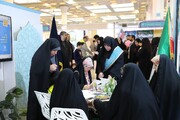 تصاویر/ فعالیت غرفه حوزه‌های علمیه خواهران در پنجمین شب نمایشگاه بین‌المللی قرآن کریم