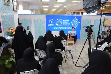 تصاویر/ چهارمین شب فعالیت غرفه حوزه‌های علمیه خواهران در نمایشگاه بین‌المللی قرآن کریم