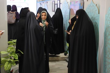 تصاویر/ چهارمین شب فعالیت غرفه حوزه‌های علمیه خواهران در نمایشگاه بین‌المللی قرآن کریم