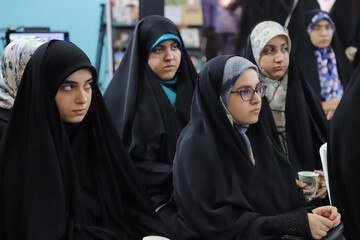 تصاویر/ چهارمین شب فعالیت غرفه حوزه‌های علمیه خواهران در نمایشگاه بین‌المللی قرآن کریم