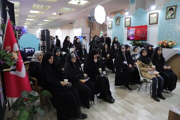 تصاویر/ چهارمین شب فعالیت غرفه حوزه‌های علمیه خواهران در نمایشگاه بین‌المللی قرآن کریم