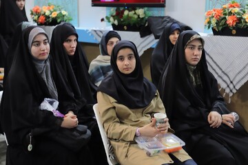 تصاویر/ چهارمین شب فعالیت غرفه حوزه‌های علمیه خواهران در نمایشگاه بین‌المللی قرآن کریم