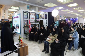 تصاویر/ چهارمین شب فعالیت غرفه حوزه‌های علمیه خواهران در نمایشگاه بین‌المللی قرآن کریم