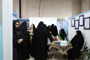 تصاویر/ چهارمین شب فعالیت غرفه حوزه‌های علمیه خواهران در نمایشگاه بین‌المللی قرآن کریم