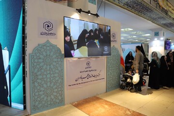 تصاویر/ چهارمین شب فعالیت غرفه حوزه‌های علمیه خواهران در نمایشگاه بین‌المللی قرآن کریم