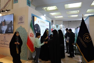 تصاویر/ چهارمین شب فعالیت غرفه حوزه‌های علمیه خواهران در نمایشگاه بین‌المللی قرآن کریم