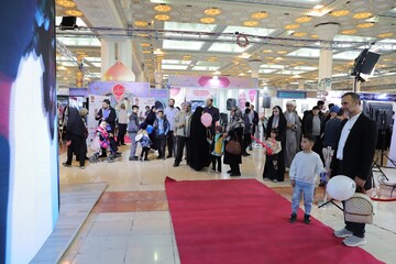 تصاویر/ فعالیت غرفه حوزه‌های علمیه خواهران در پنجمین شب نمایشگاه بین‌المللی قرآن کریم