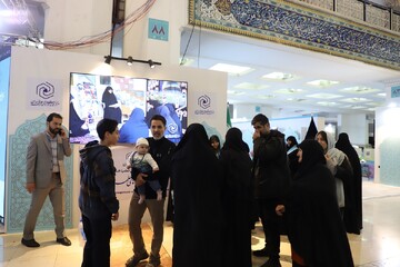 تصاویر/ فعالیت غرفه حوزه‌های علمیه خواهران در پنجمین شب نمایشگاه بین‌المللی قرآن کریم