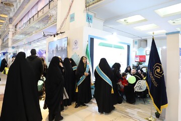 تصاویر/ فعالیت غرفه حوزه‌های علمیه خواهران در پنجمین شب نمایشگاه بین‌المللی قرآن کریم