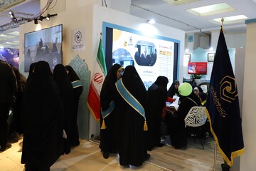 تصاویر/ فعالیت غرفه حوزه‌های علمیه خواهران در پنجمین شب نمایشگاه بین‌المللی قرآن کریم