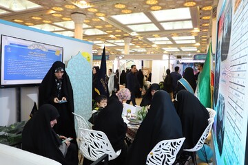 تصاویر/ فعالیت غرفه حوزه‌های علمیه خواهران در پنجمین شب نمایشگاه بین‌المللی قرآن کریم