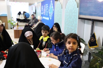 تصاویر/ فعالیت غرفه حوزه‌های علمیه خواهران در پنجمین شب نمایشگاه بین‌المللی قرآن کریم