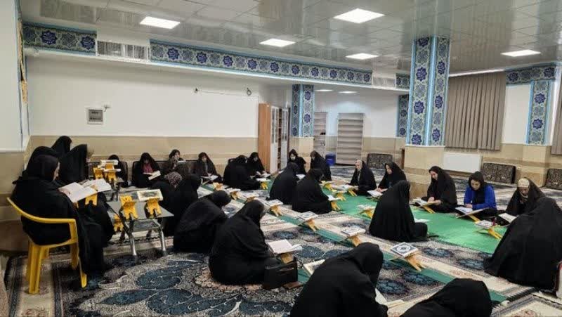 محفل قرآن کریم در مدرسه علمیه نرجسیه سیرجان