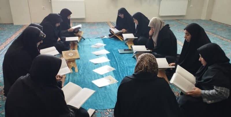 محفل قرآن کریم در مدرسه علمیه فاطمیه بیاض