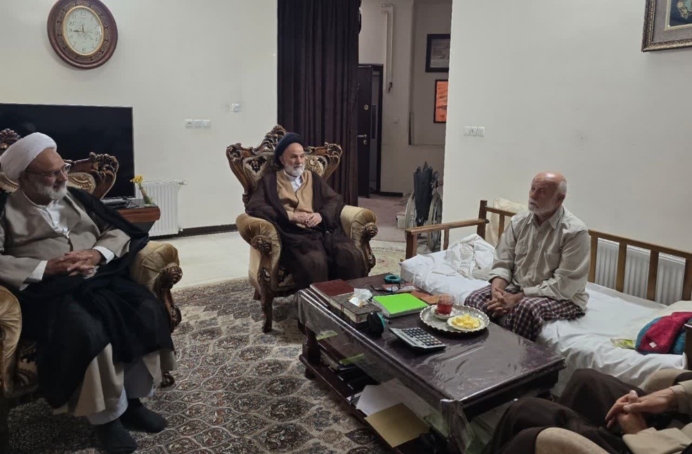 عیادت مدیر و کارکنان حوزه علمیه خواهران یزد از خیّر عرصه تعلیم و تربیت دینی