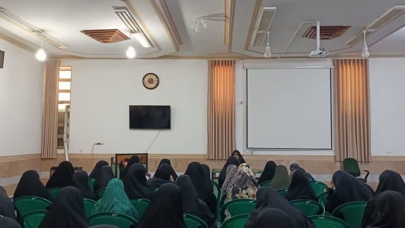 برگزاری نشست فرهنگی «روزه در سیره بزرگان» در مدرسه علمیه کرمان