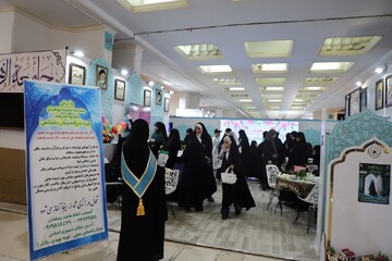 تصاویر/ ششمین شب فعالیت غرفه حوزه‌های علمیه خواهران در نمایشگاه بین‌المللی قرآن کریم
