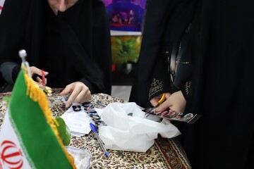 تصاویر/ ششمین شب فعالیت غرفه حوزه‌های علمیه خواهران در نمایشگاه بین‌المللی قرآن کریم