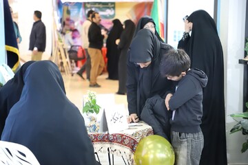 تصاویر/ ششمین شب فعالیت غرفه حوزه‌های علمیه خواهران در نمایشگاه بین‌المللی قرآن کریم