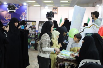 تصاویر/ ششمین شب فعالیت غرفه حوزه‌های علمیه خواهران در نمایشگاه بین‌المللی قرآن کریم