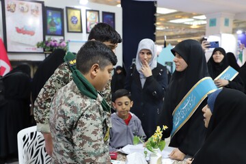 تصاویر/ ششمین شب فعالیت غرفه حوزه‌های علمیه خواهران در نمایشگاه بین‌المللی قرآن کریم